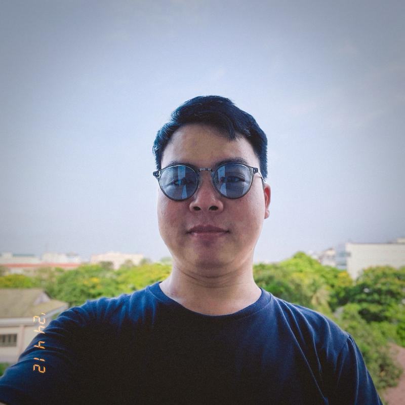 Bận rộn quá chả kịp làm gì, cơ mà up cái ảnh để khoe có cái kính mới rất tiệp màu với bầu trời xanh ngát :)