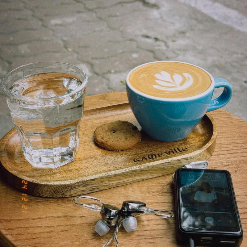 Thứ 7 không nắng, may vẫn có 2 tình yêu nhỏ xinh bên cạnh 😀 p.s: filter của Oldroll sugguest mùa giáng sinh đẹp xỉu