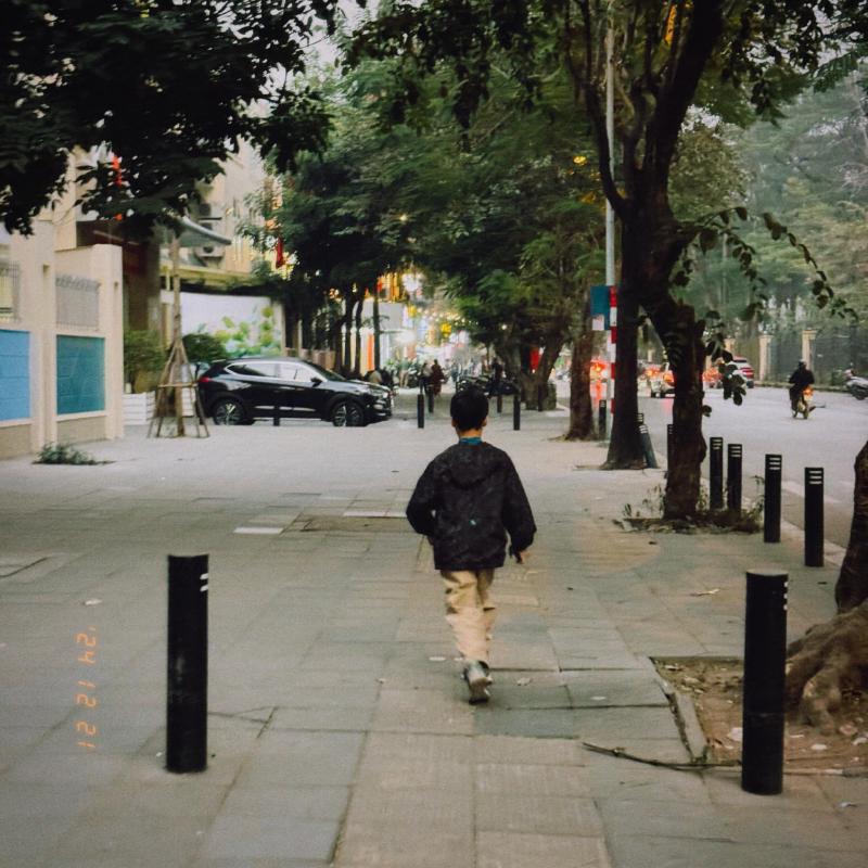 Chiều nằm nhà chán quá nên trời xẩm tối rủ nó lang thang ra quán mới gần nhà :))