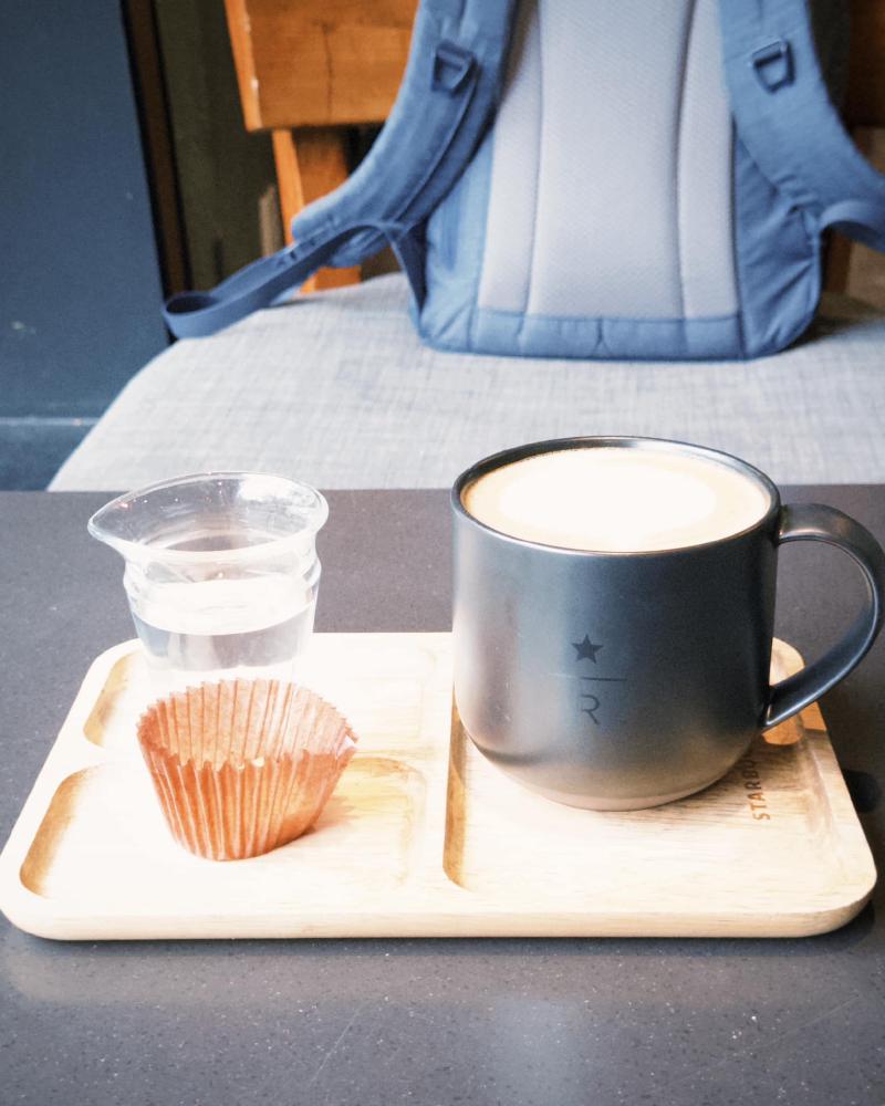 Lâu lắm mới ngồi đây, đến em barista quen còn bảo cả tỉ năm không gặp anh :v