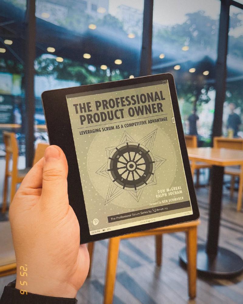 Quà sinh nhật tự thưởng cho bản thân, đỡ phải tranh nhau đọc lúc cafe 🙂 P.s: sách cũ vẫn chưa đọc xong =]]